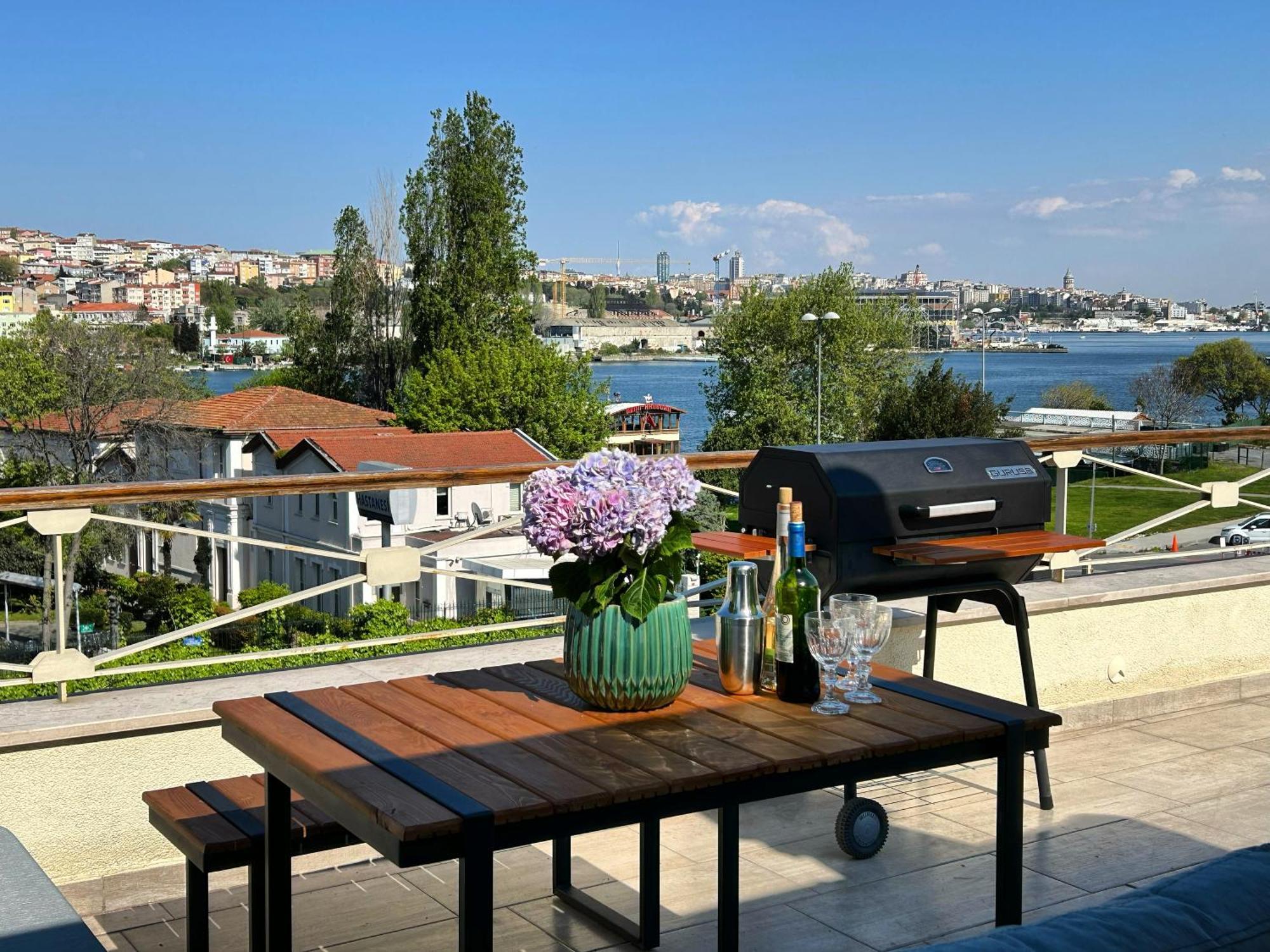Waterfront Apartment By The Tram - Terrace With Dome & Golden Horn View In Fatih 이스탄불 외부 사진